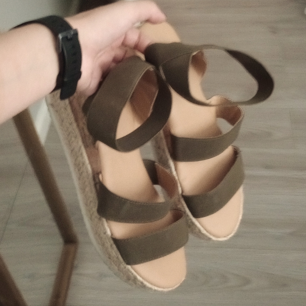 Platform strappy sandals